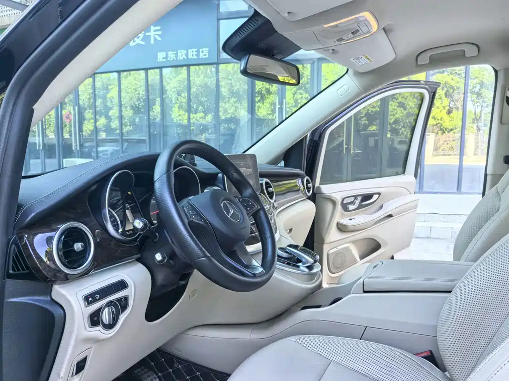 Mercedes-Benz V-Class 2019 — фото 14