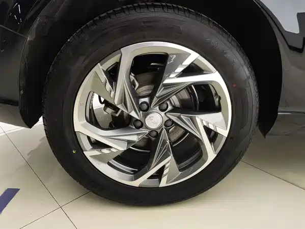 Hongqi HS3 PHEV 2025