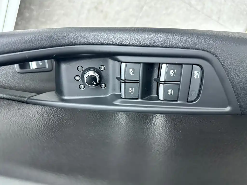 Audi A4L 2018 — фото 17