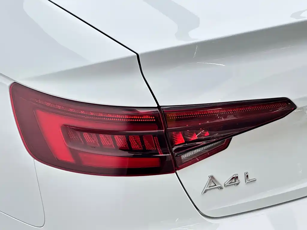 Audi A4L 2018 — фото 7