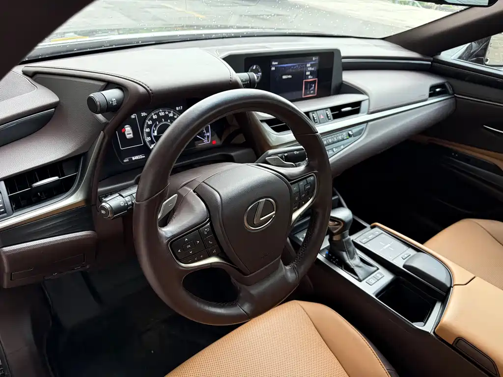 Lexus ES 2019 — фото 9