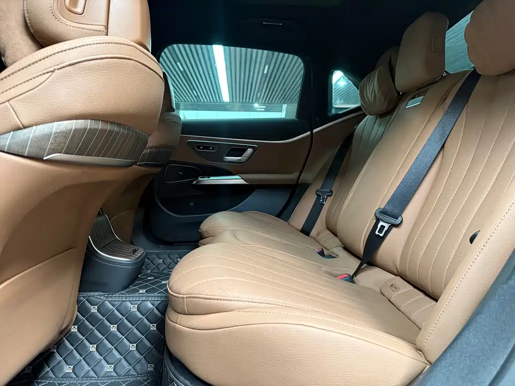Mercedes-Benz E-Class 2025 — фото 11