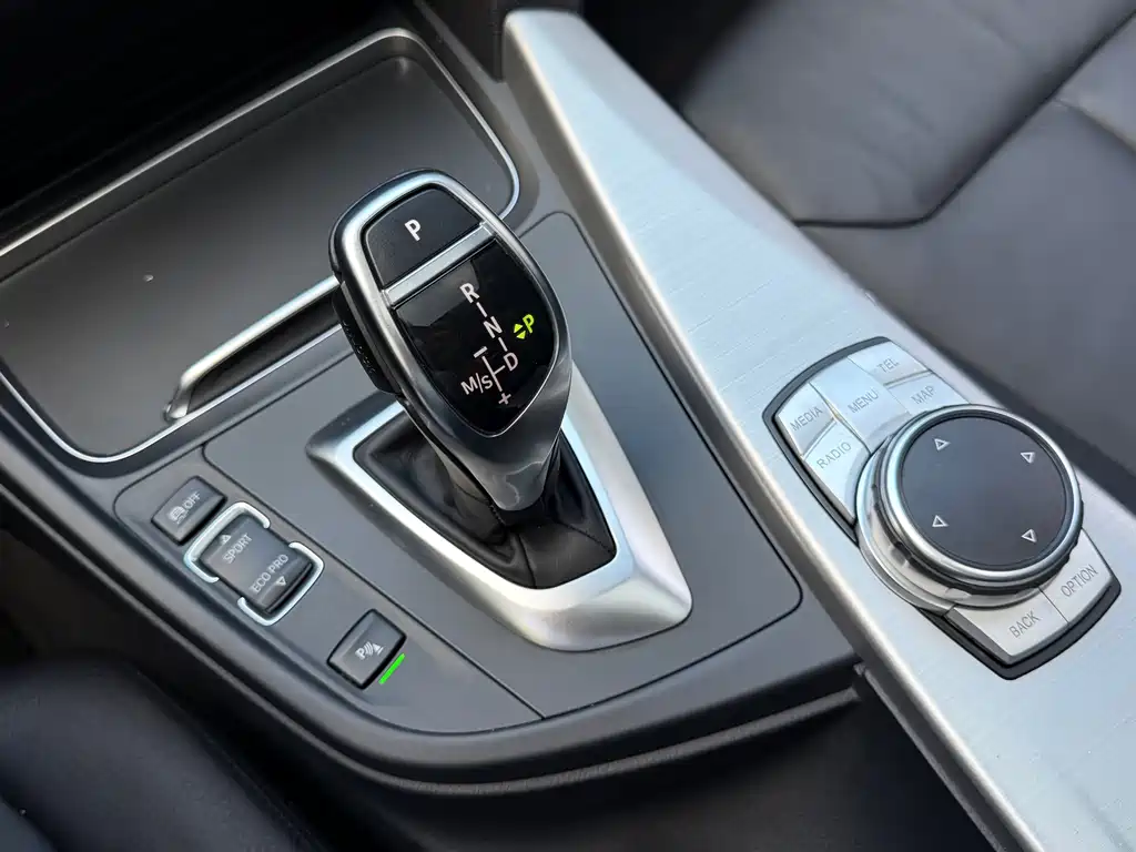 BMW 3 Series 2016 — фото 12