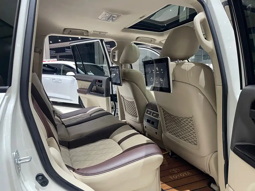 Toyota Land Cruiser 2019 — фото 10
