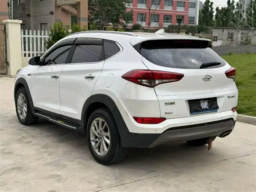 Hyundai Tucson 2017 — фото 8