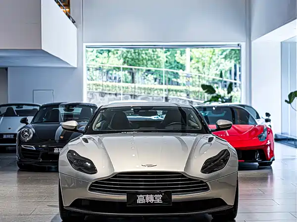Aston Martin DB11 2019