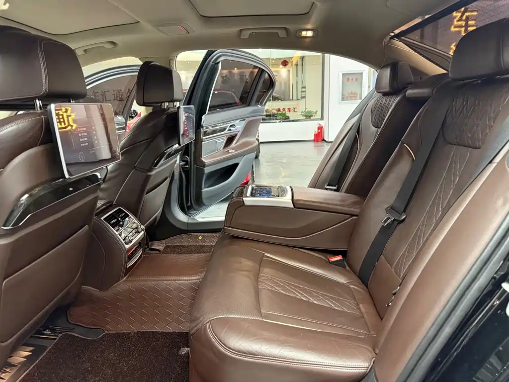 BMW 7 Series 2016 — фото 10