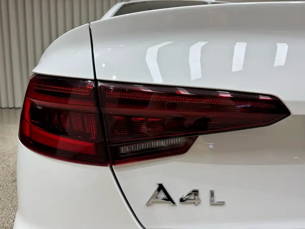 Audi A4L 2020 — фото 32