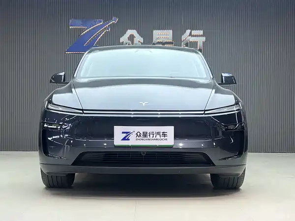 Tesla Model Y 2025