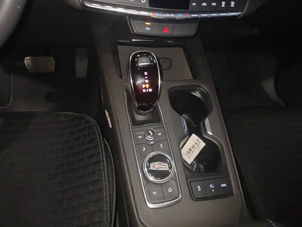 Cadillac XT4 2023 — фото 14