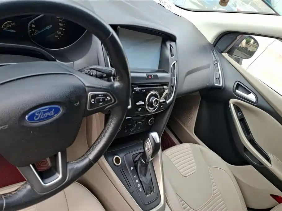 Ford Focus 2015 — фото 13