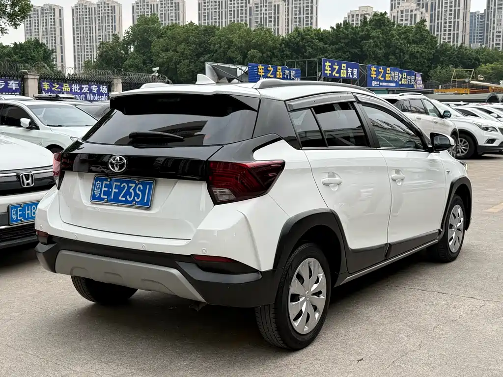 Toyota Yaris L 2023 — фото 8