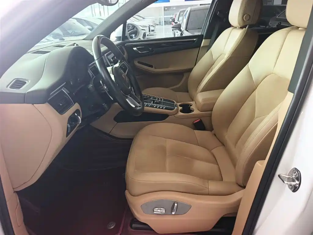Porsche Macan 2017 — фото 11
