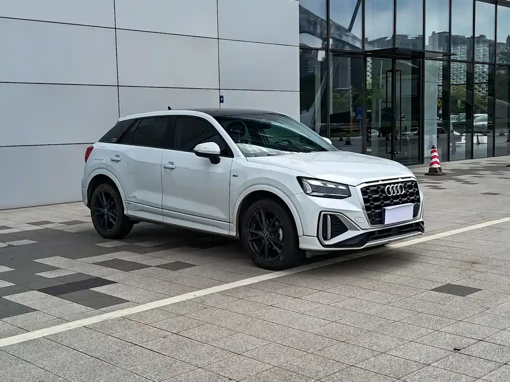 Audi Q2L 2022 — фото 3