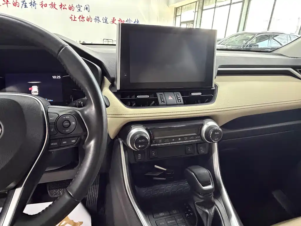 Toyota RAV4 2022 — фото 12