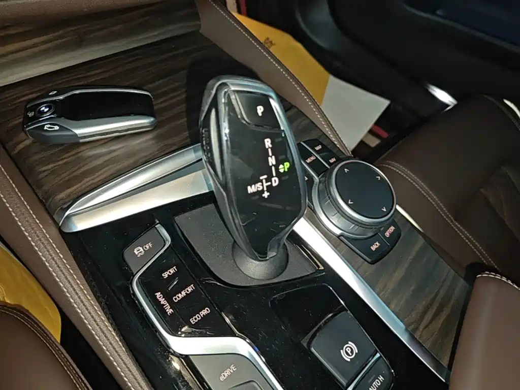 BMW 5 Series New Energy 2020 — фото 14