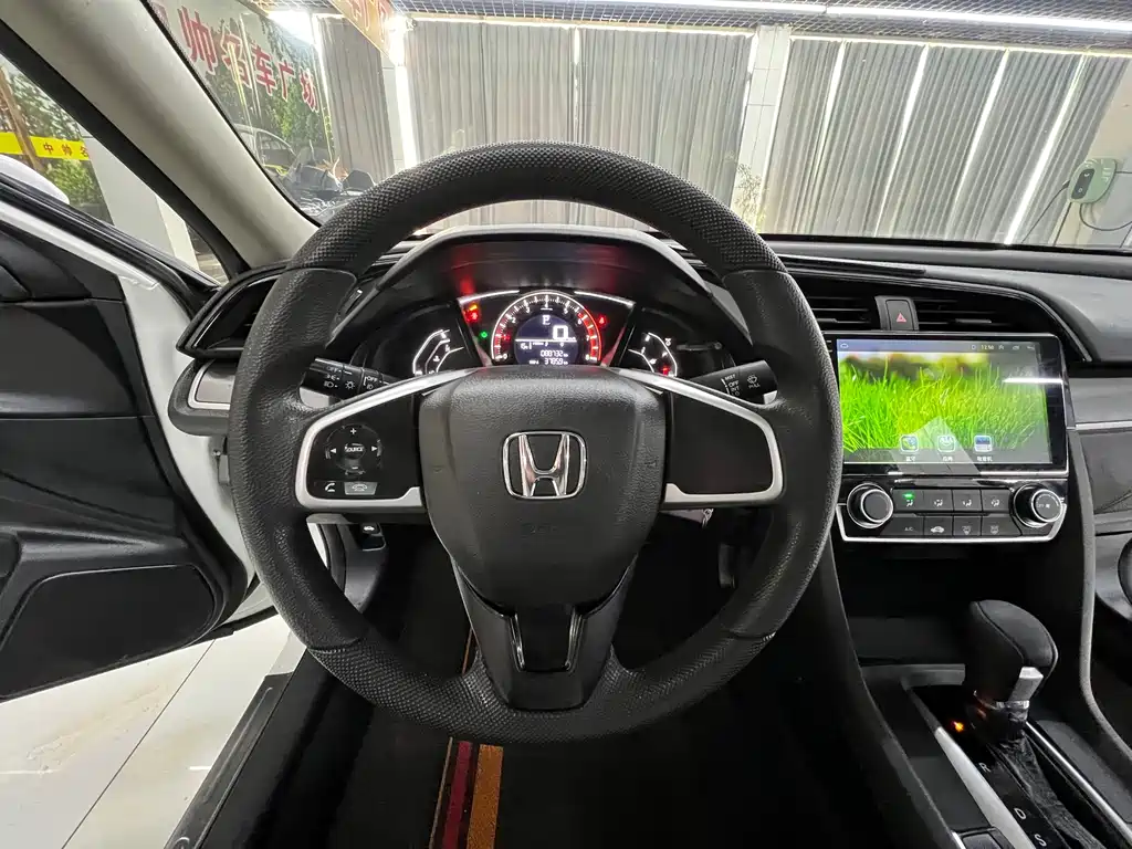 Honda Civic 2018 — фото 11