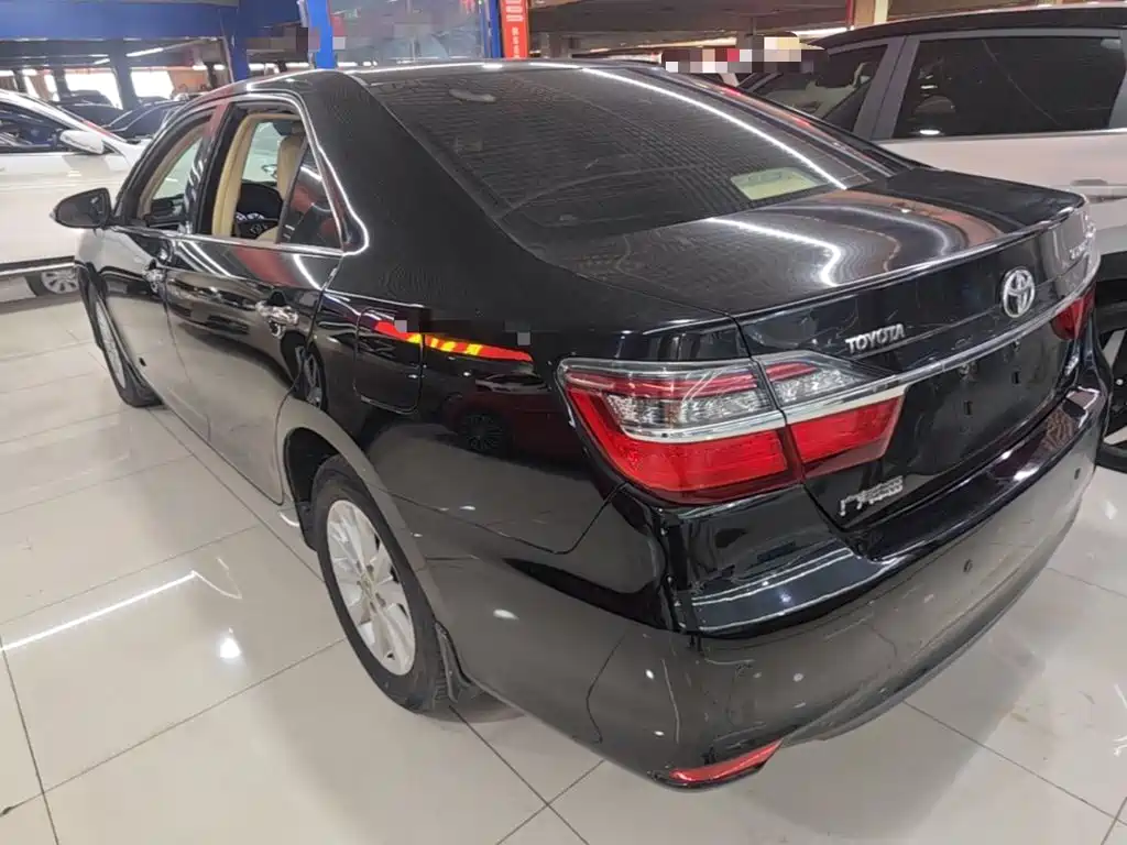 Toyota Camry 2015 — фото 5