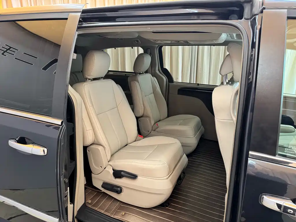 Chrysler Grand Voyager 2014 — фото 25