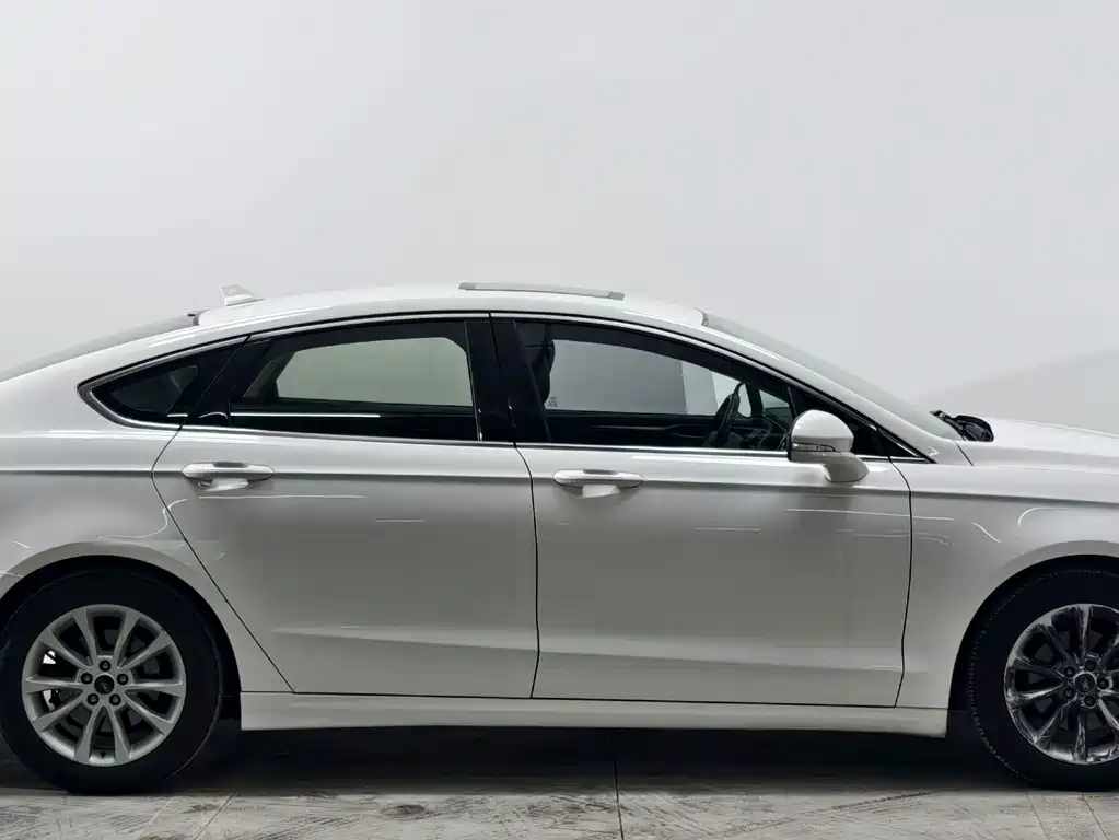 Ford Mondeo 2018 — фото 16