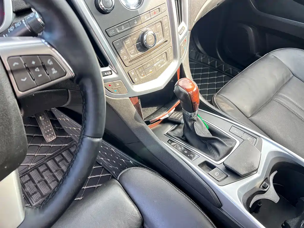 Cadillac SRX 2013 — фото 10