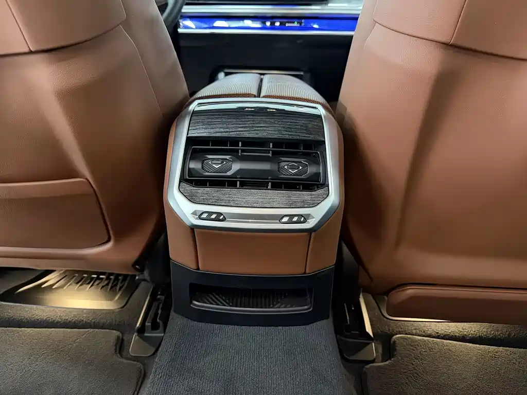 BMW 7 Series 2024 — фото 19