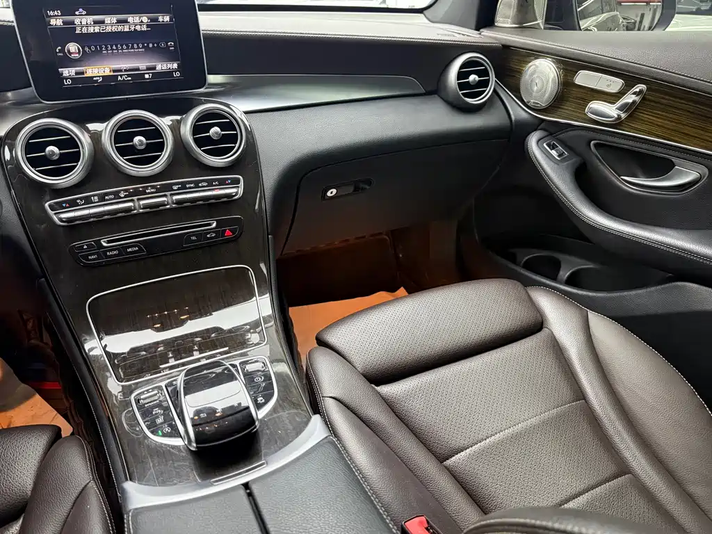 Mercedes-Benz GLC 2018 — фото 17