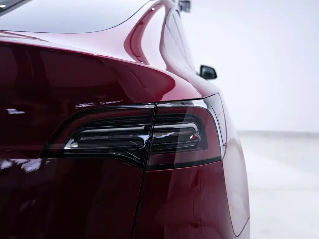 Tesla Model Y 2024 — фото 10