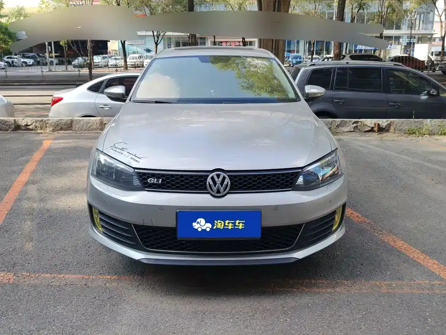 Volkswagen Sagitar 2015