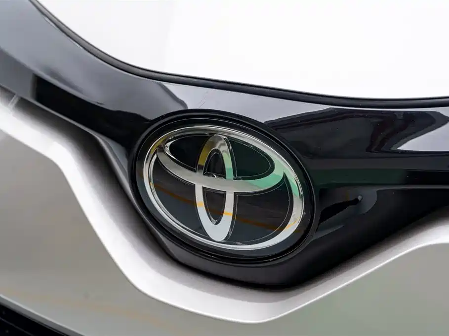 Toyota C-HR 2023 — фото 9