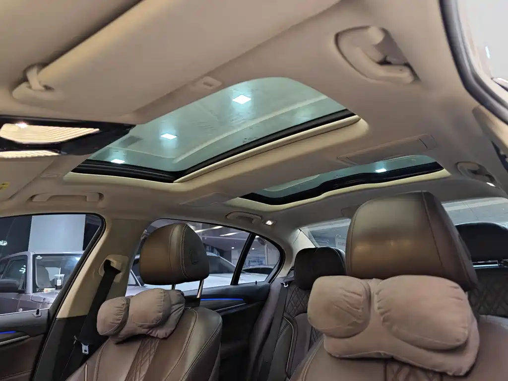 BMW 5 Series New Energy 2018 — фото 13
