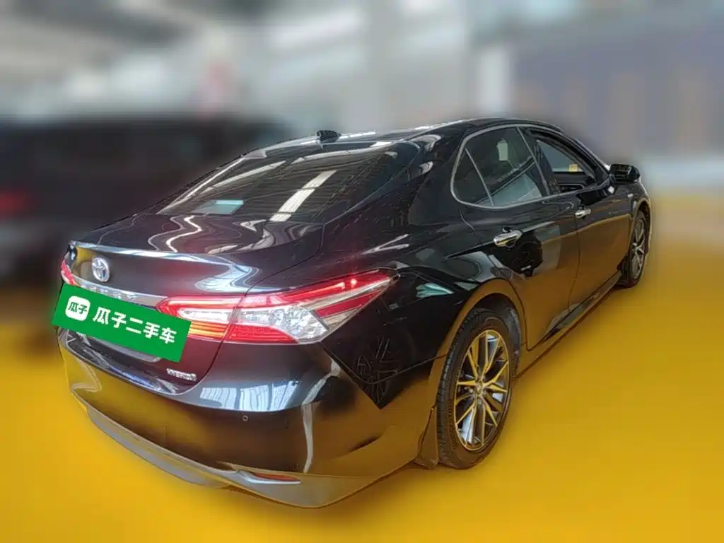 Toyota Camry 2021 — фото 12