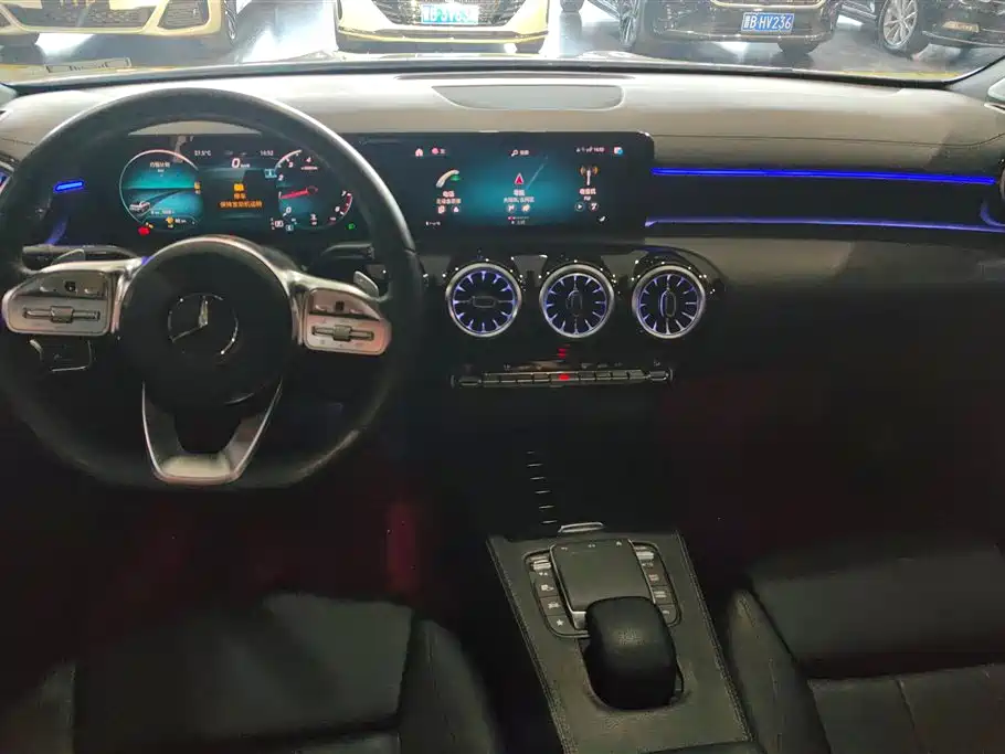 Mercedes-Benz A-Class 2022 — фото 12