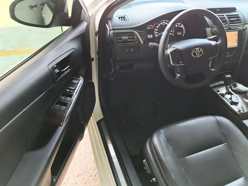 Toyota Camry 2016 — фото 16