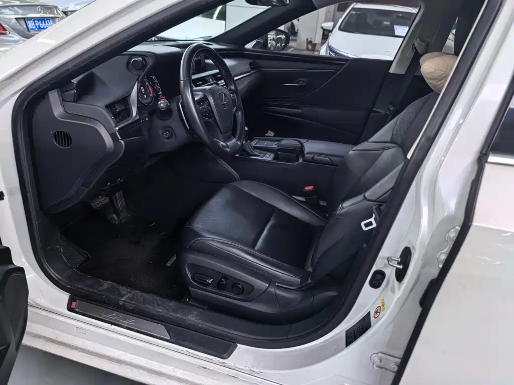 Lexus ES 2018