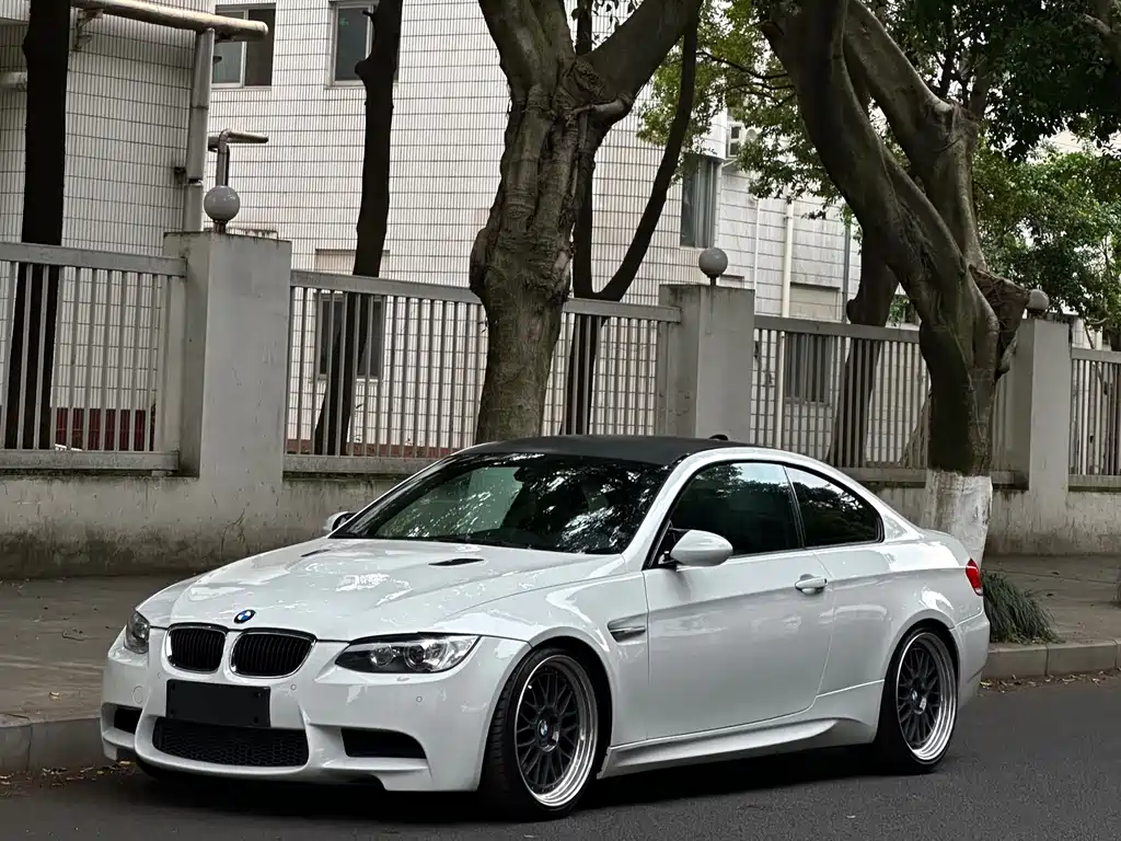 BMW M3 2009 — фото 1