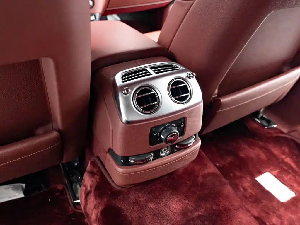 Rolls-Royce Ghost 2015 — фото 13