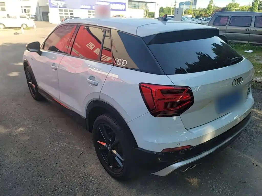 Audi Q2L 2021