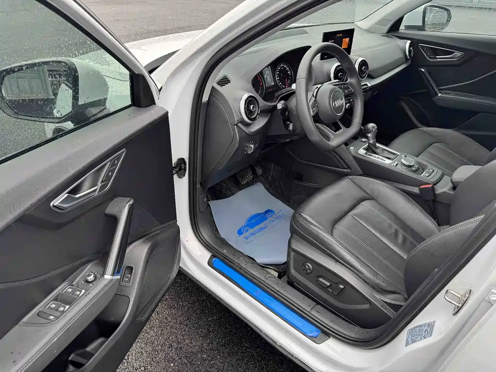 Audi Q2L 2023