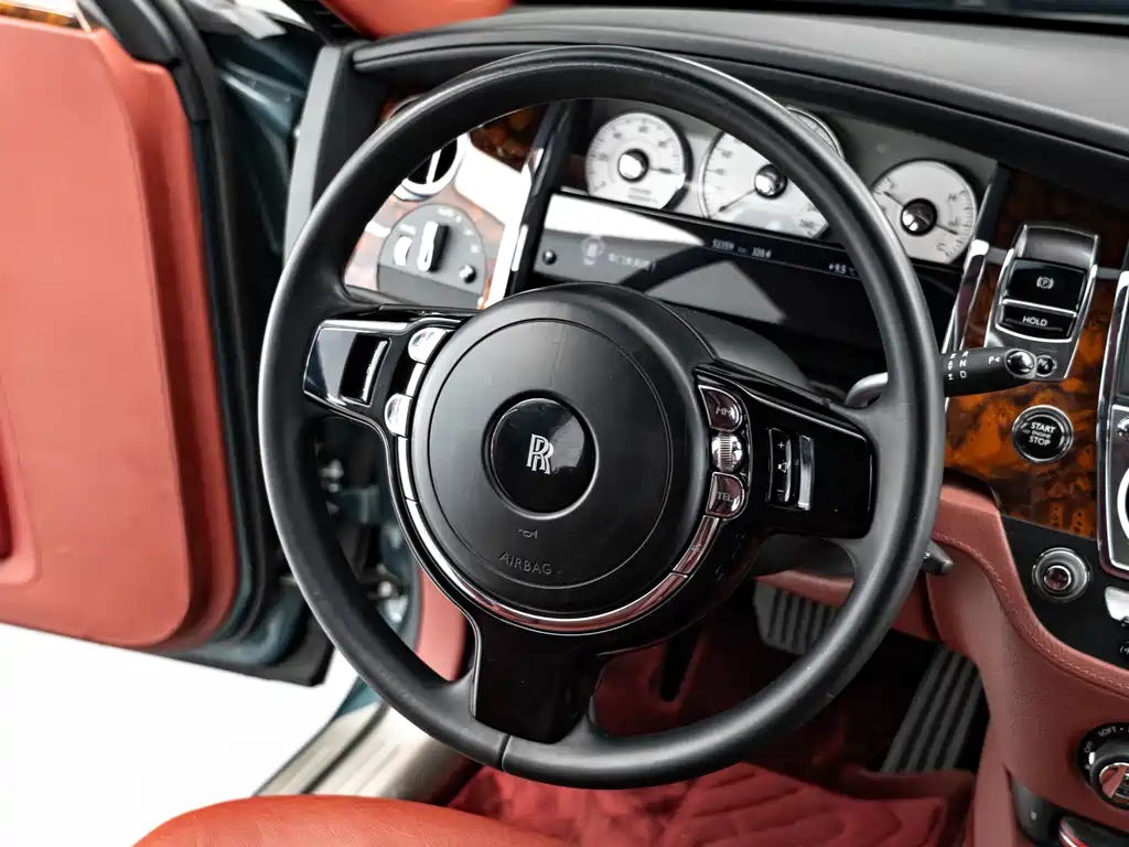 Rolls-Royce Ghost 2015 — фото 16