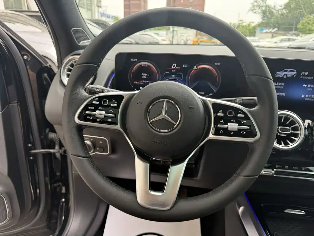 Mercedes-Benz EQB 2024 — фото 14