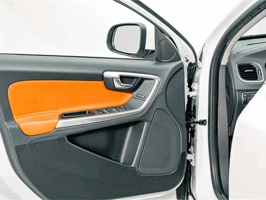 Volvo S60 2018 — фото 15