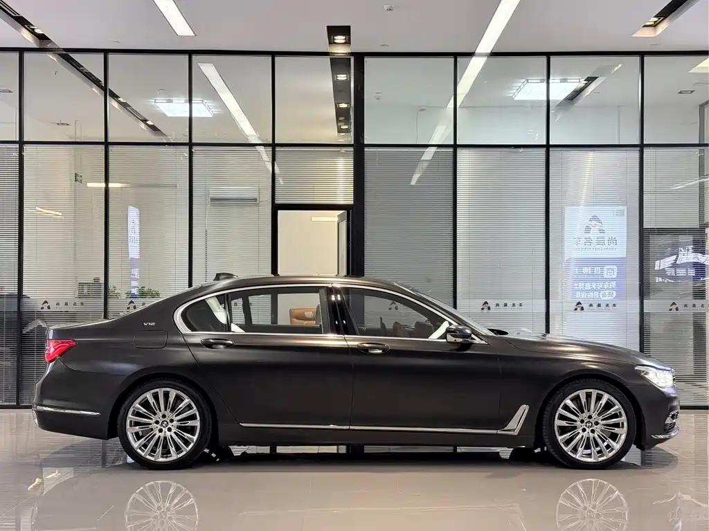 BMW 7 Series 2017 — фото 18