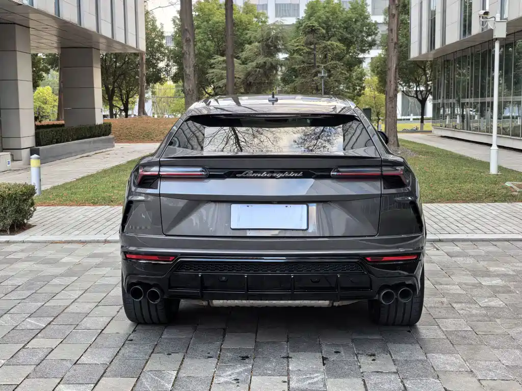 Lamborghini Urus 2023 — фото 51