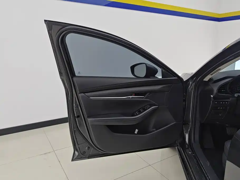 Mazda 3 Axela 2024
