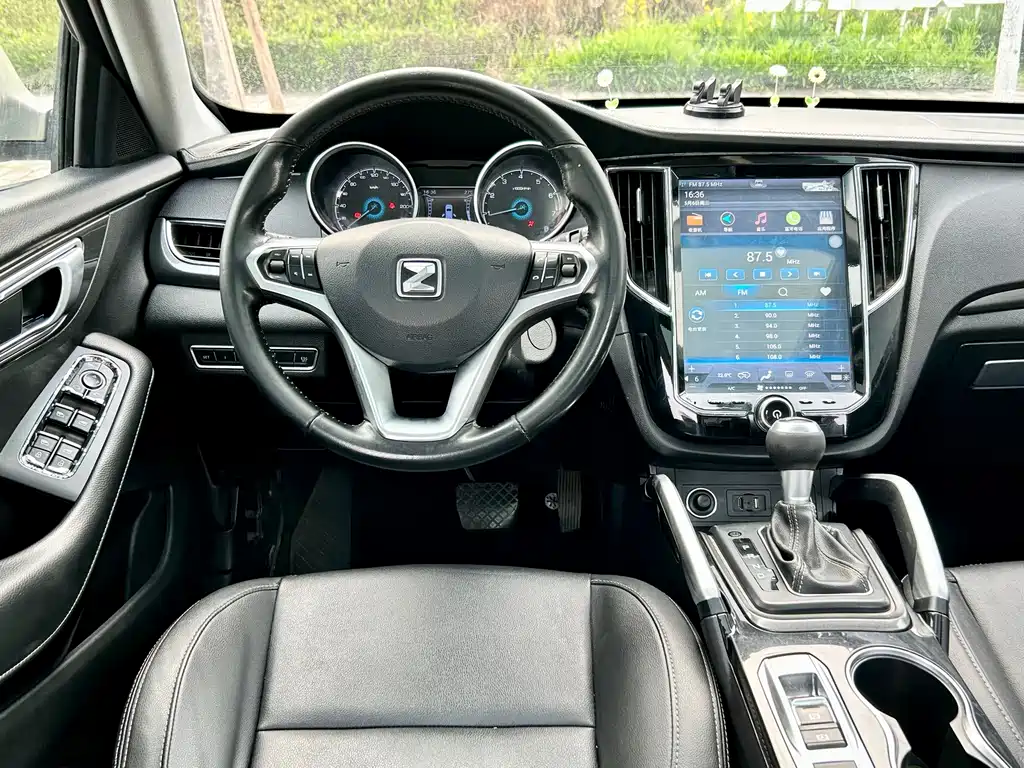 Zotye SR7 2018 — фото 16