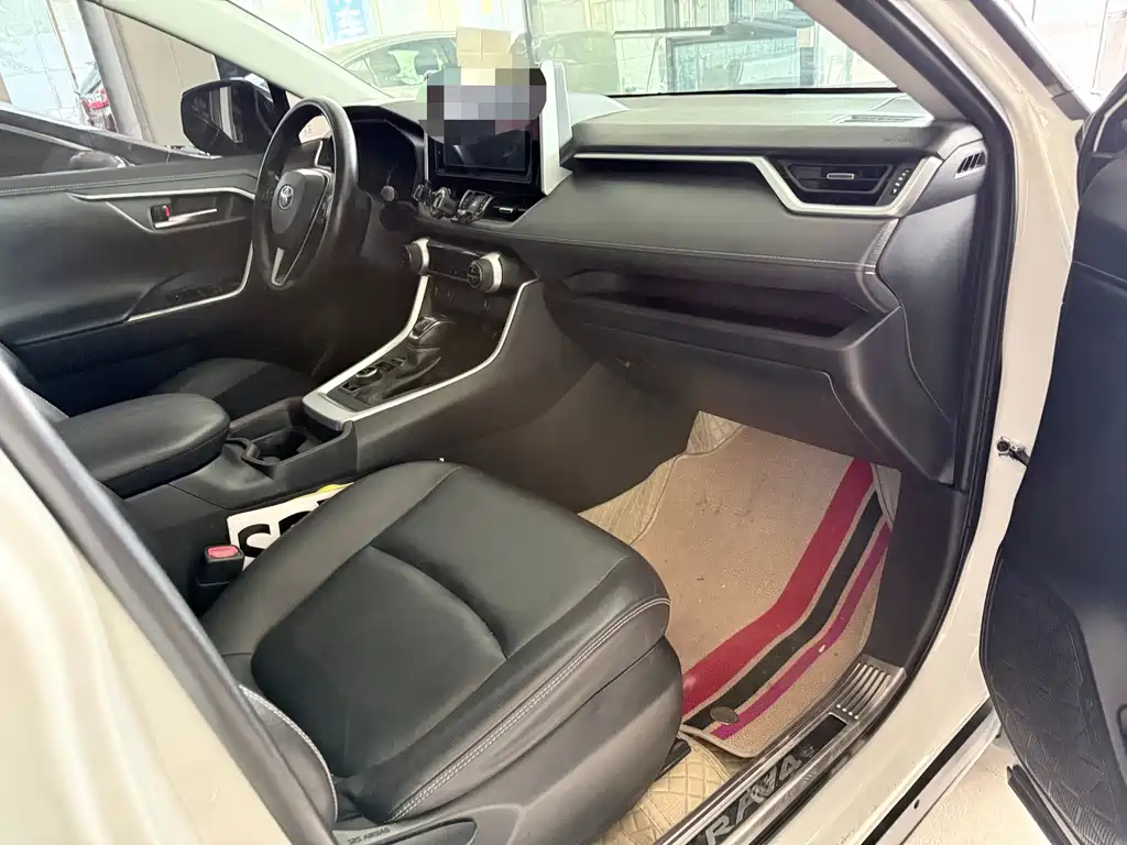 Toyota RAV4 2020 — фото 20
