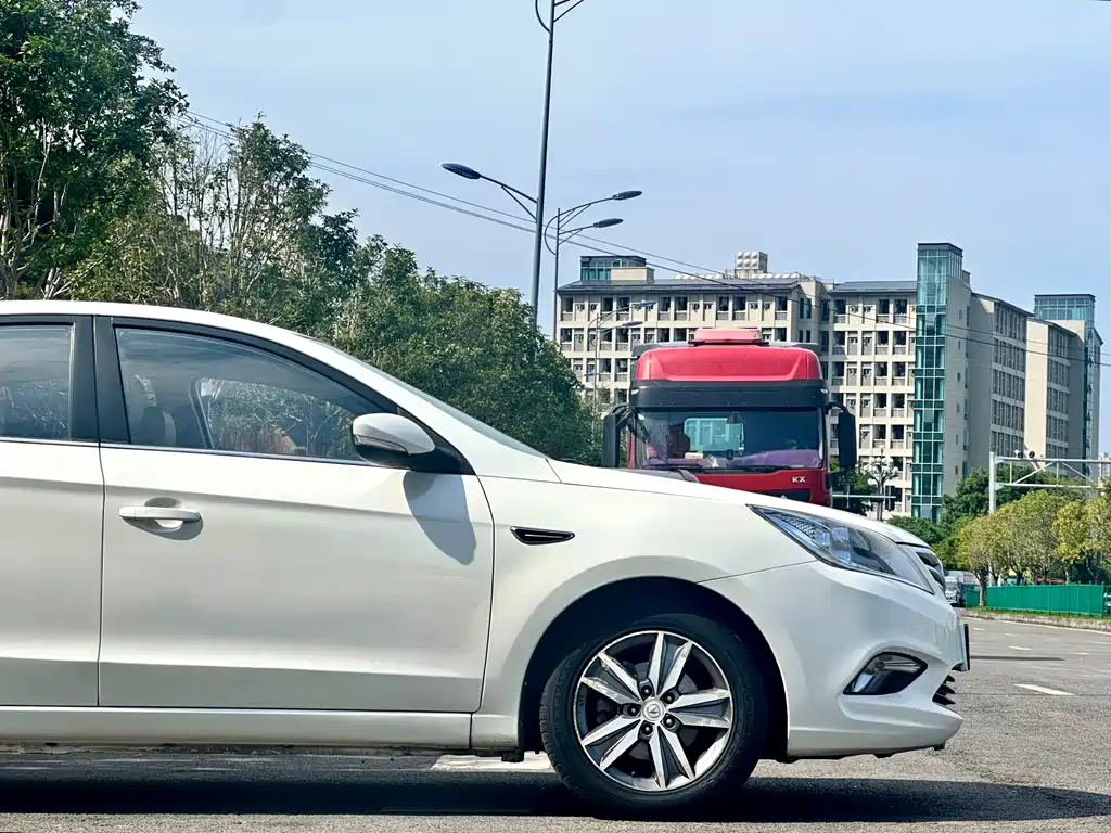 Changan Eado 2015 — фото 12