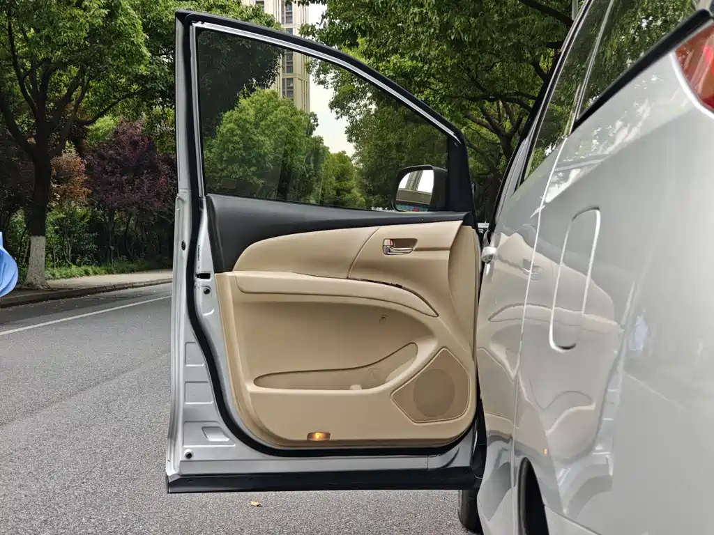 Toyota Previa 2018 — фото 7