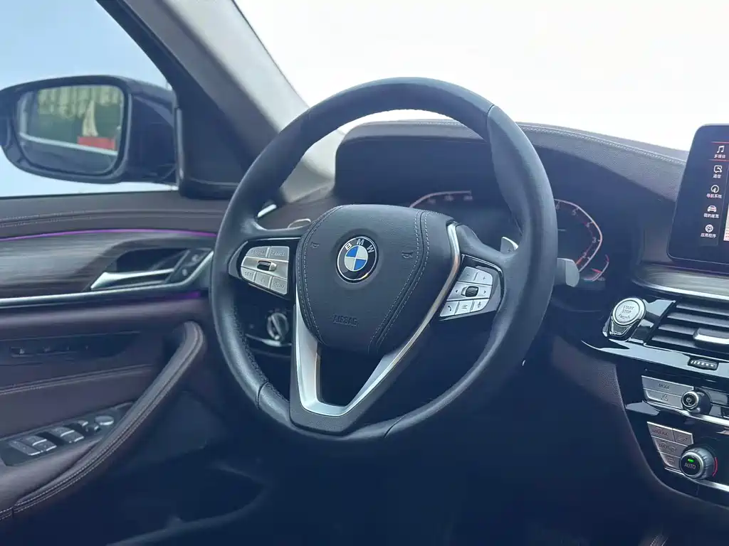 BMW 5 Series 2022 — фото 17